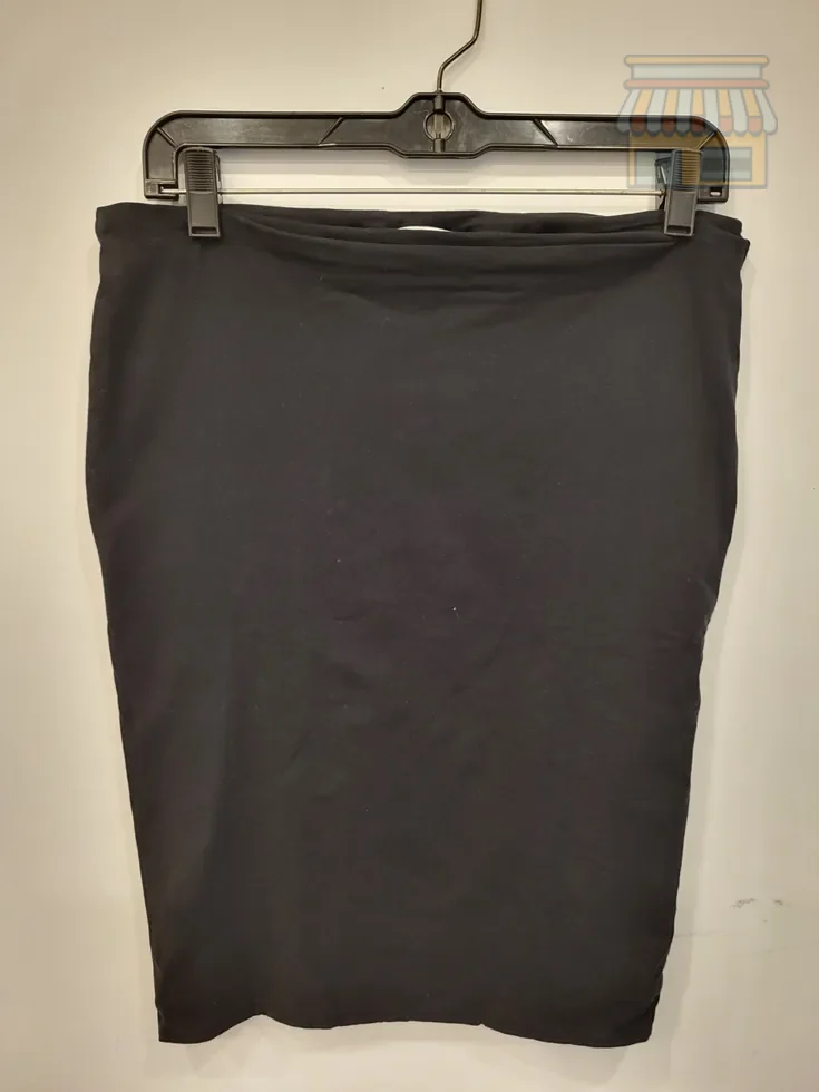Black Pencil Knee-Length Skirt • Condition: Excellent • Location: Davie, FL • Price: Free