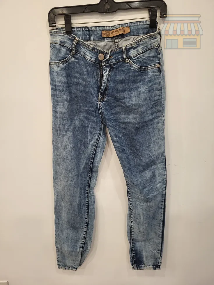 Women's Light Blue Denim Jeans • Condition: Excellent • Location: Davie, FL • Price: Free