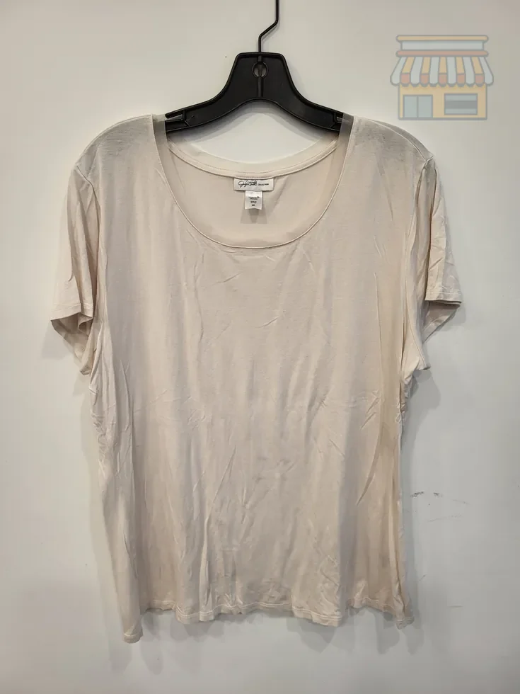Simple White Scoop Neck T-Shirt XL • Condition: Excellent • Location: Davie, FL • Price: Free